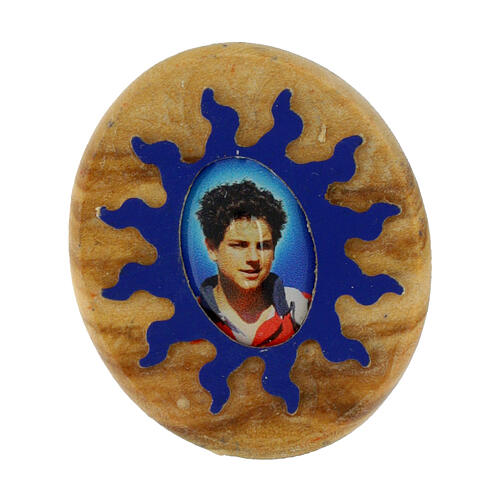 Oval magnet with blue sun's rays and Carlo Acutis' image, olivewood 1