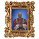 Imán Papa León XIV con paramentos litúrgicos rojos y marco de madera barroco 10x8 cm s1