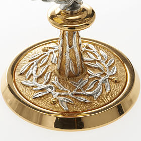 Monstrance with bay leaves