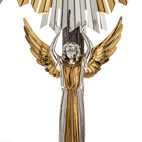 Monstrance for celebration host decorated with angels