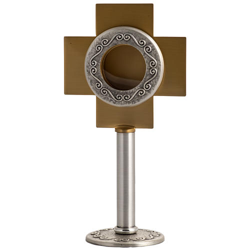 Relicário em latão prateado cruz dourada 1