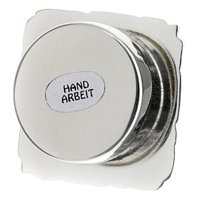 Reliquiar aus silberfarbenem Messing mit Kreuzdekor – Ø 6 cm