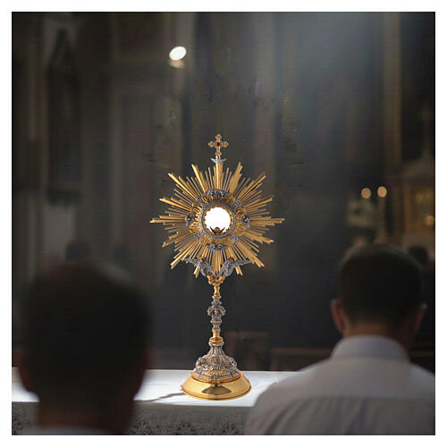 Bicoloured gold and silver cast monstrance with angels, 28 in 2