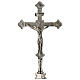 Crucifixo de mesa latão prateado h 35 cm base tripé s5