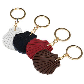 Leather shell-shaped keychain of St. James