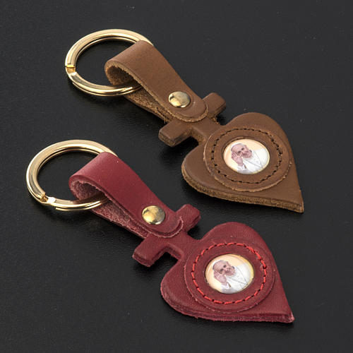 Pope Francis key ring in leather heart shaped 2