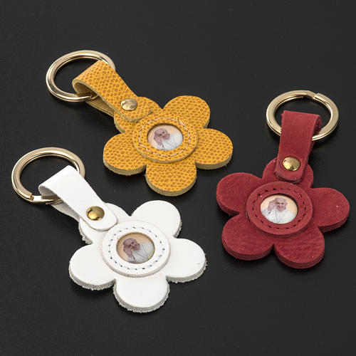 Pope Francis key ring in leather flower shaped 2