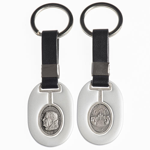 Schlüsselanhänger aus Metall Papst Benedikt XVI mit Kunstleder-Bändchen 1