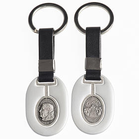 Porte-clés: Porte clef Pape Benoit XVI métal avec bande Porte-clés: Porte clef Pape Benoit XVI métal avec bande