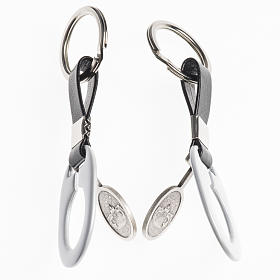 Porte-clés: Porte clef Pape Benoit XVI métal avec bande Porte-clés: Porte clef Pape Benoit XVI métal avec bande