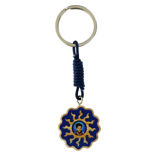 Carlo Acutis' key ring, olivewood sun with blue background 1