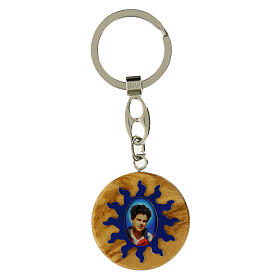 Schlüsselanhänger Carlo Acutis mit Olivenholzmedaille 3 cm blaue Strahlen