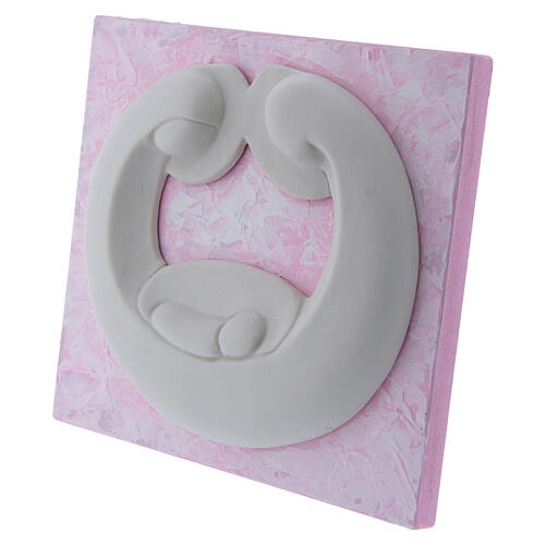 Stilisiertes Pinton-Flachrelief aus weißer Porzellanheiligen Familie auf rosa Panel 15x17 cm 2