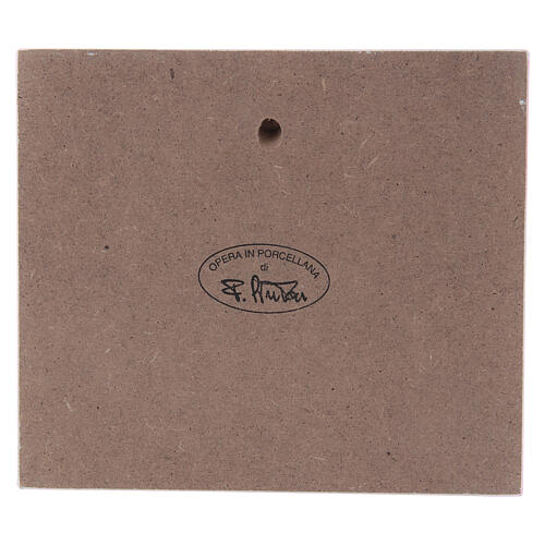 Stilisiertes Pinton-Flachrelief aus weißer Porzellanheiligen Familie auf rosa Panel 15x17 cm 3