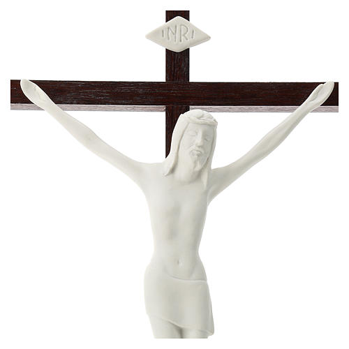 Crucifix bois et porcelaine 35 cm 2