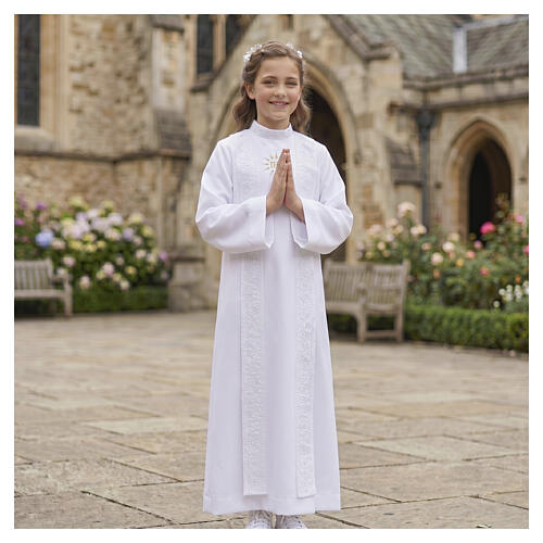 First Holy Communion alb for girl with macramé embroidery 2