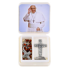 Papst Franziskus: Rosenkranz und Kreuz