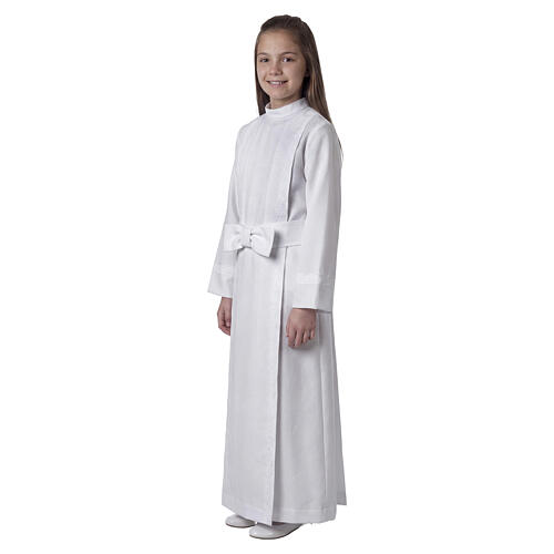 First Communion alb with pleats and macramé embroidery 5