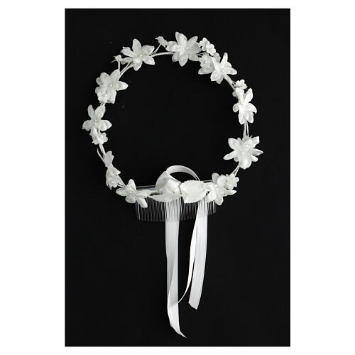 Corona blanca vestido de la Primera Comunión perlas y flores 2