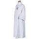 Aube blanche Première Communion évasée broderie logo officiel Jubilé 2025 en Latin s6