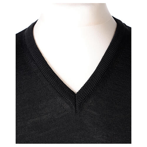 V-neck sleeveless clergy jumper black plain knit 50% merino wool 50% acrylic In Primis 2