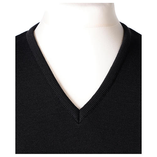 Pull sans manches prêtre noir col en V jersey simple 50% acrylique 50% laine mérinos In Primis 2