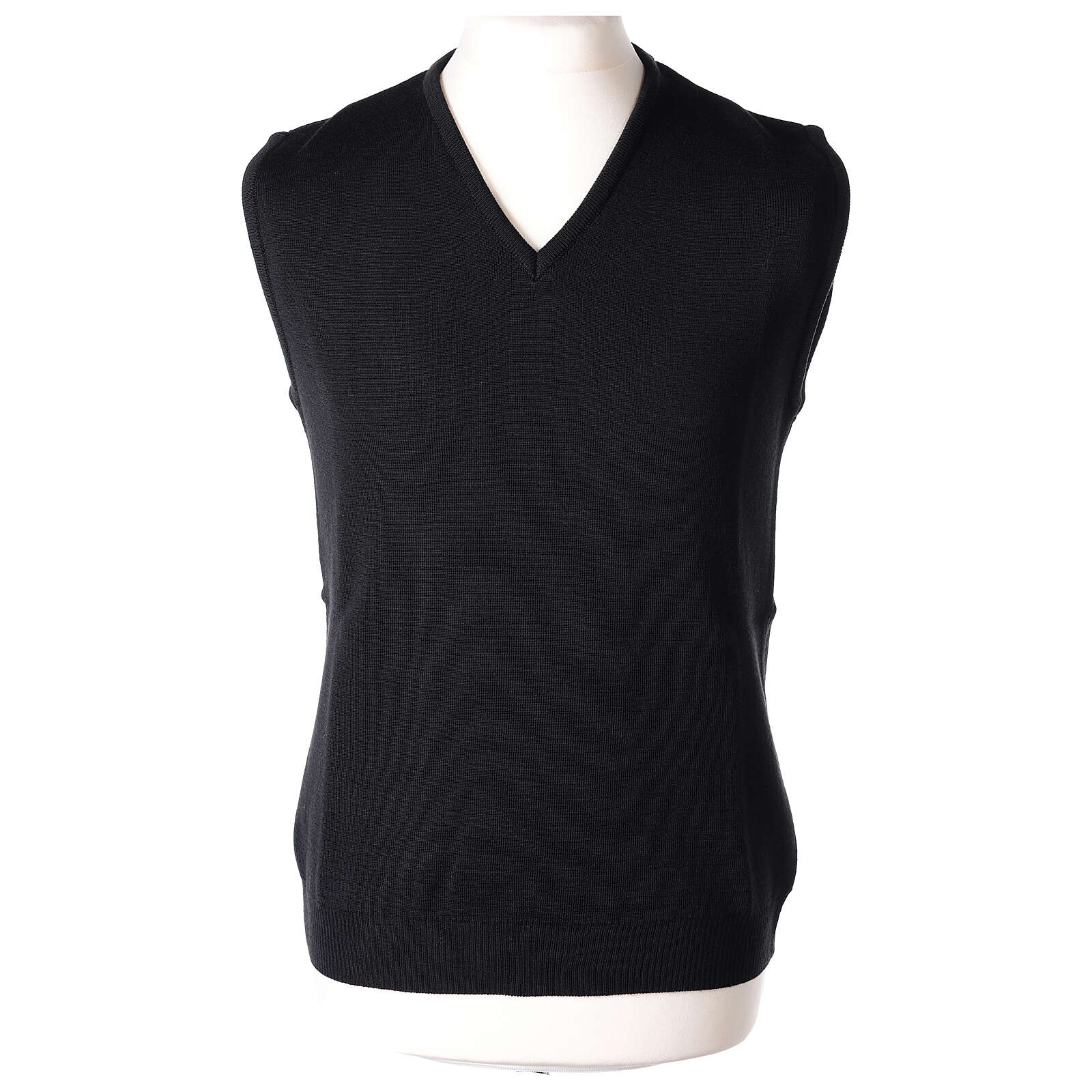 sleeveless black jumper