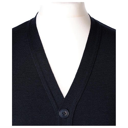 Gilet prêtre bleu poches et boutons tricot uni 50% acrylique 50% laine mérinos In Primis 2