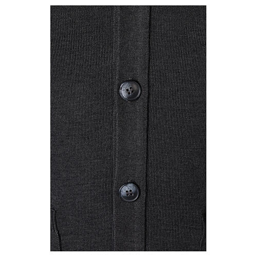 Sweter rozpinany na guziki dla księdza antracyt kieszonki 50% wełna merynos 50% akryl In Primis 4