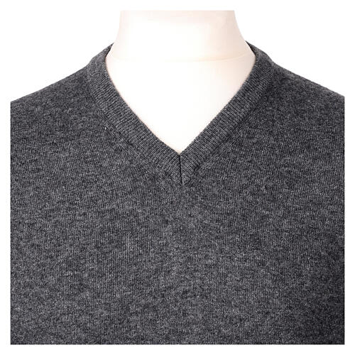 Pull en jersey anthracite col en V 10% cachemire 40% laine mérinos In Primis 2