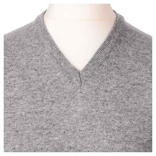 Grey brushed V-neck pullover by In Primis, 10% cashmere, 40% merino wool 2