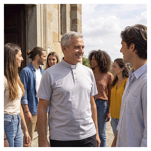 Camiseta polo gris claro CocoCler cuello clergy 100% algodón hilo de Escocia manga corta 2