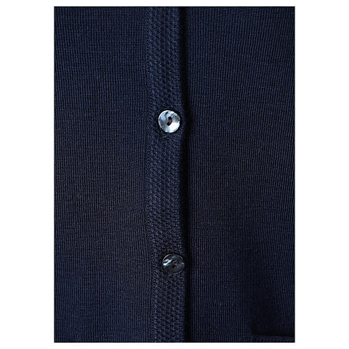 Casaco de malha azul decote em V para freira com bolsos, 50% acrílico e 50% lã de merino, linha "In Primis" 4