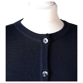 Casaco de malha azul tricô plano gola coreana para freira com bolsos, 50% acrílico e 50% lã de merino, linha "In Primis"