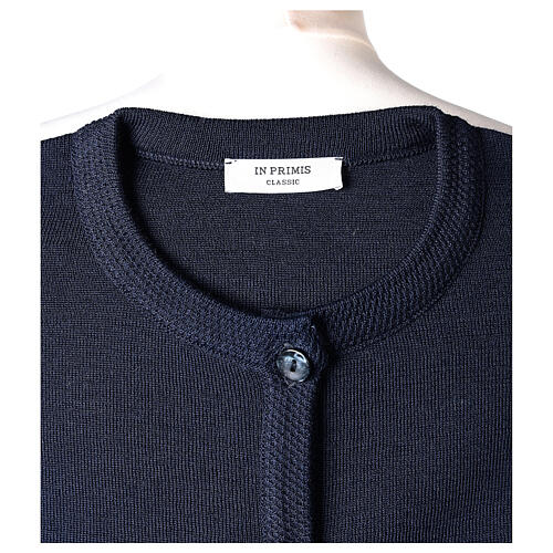 Casaco de malha azul tricô plano gola coreana para freira com bolsos, 50% acrílico e 50% lã de merino, linha "In Primis" 7