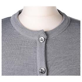 Casaco de malha cinza pérola tricô plano gola coreana para freira com bolsos, 50% acrílico e 50% lã de merino, linha "In Primis"