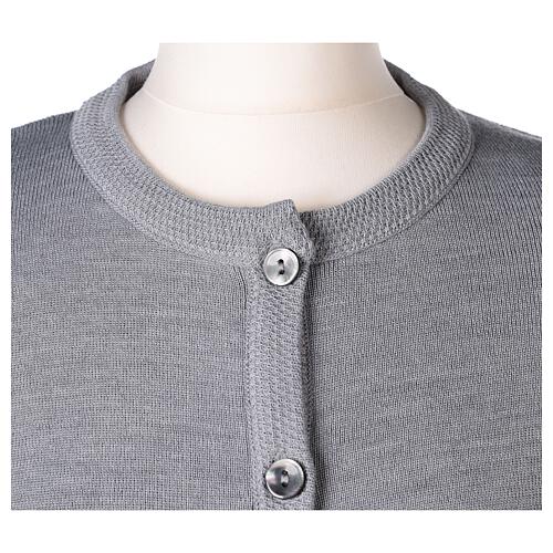 Casaco de malha cinza pérola tricô plano gola coreana para freira com bolsos, 50% acrílico e 50% lã de merino, linha "In Primis" 2