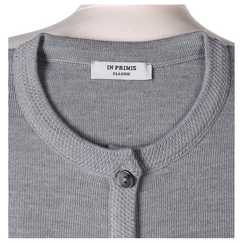 Casaco de malha cinza pérola tricô plano gola coreana para freira com bolsos, 50% acrílico e 50% lã de merino, linha "In Primis" 7