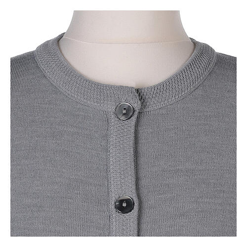 Casaco de malha cinza pérola tricô plano gola coreana para freira com bolsos, 50% acrílico e 50% lã de merino, linha "In Primis" 10
