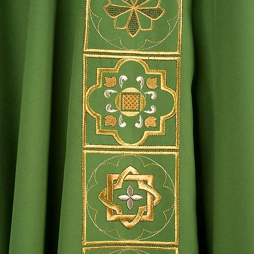Casula litúrgica com bordado cor de ouro 3