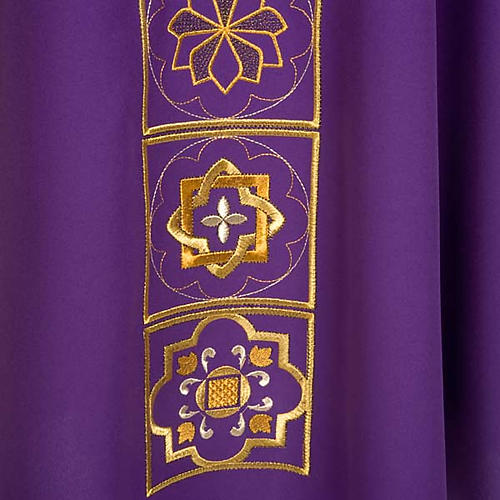 Casula litúrgica com bordado cor de ouro 5