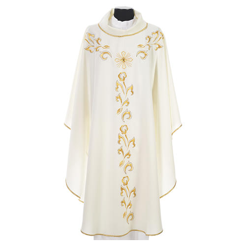 Casulla litúrgica con bordado dorado y cruz. 11