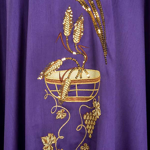 Chasuble liturgique broderie dorée épis, patène, raisins 4