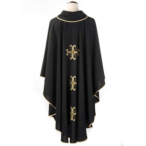 Casulla sacerdotal negra 3 cruces doradas 2