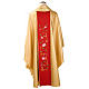 Casulla sacerdotal dorada con estolón rojo IHS rosas s2