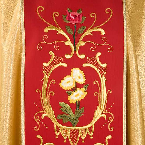 Casulla sacerdotal dorada con estolón rojo IHS rosas y flores 3