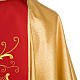 Casulla sacerdotal dorada con estolón rojo IHS rosas y flores s6