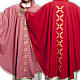 Casulla religiosa con estola roja y lana rosada s1
