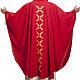 Casulla religiosa con estola roja y lana rosada s3