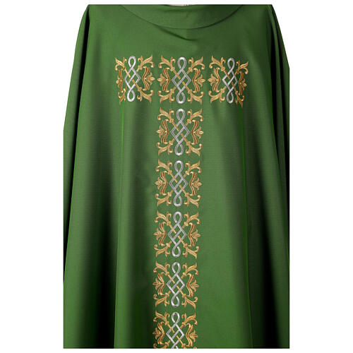 Chasuble in polyester with floral embroidery 2